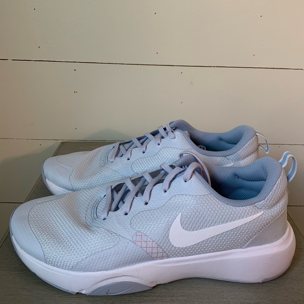 New Women’s Nike City Rep Sneakers TR DA1351-004 Football Grey/ White 11